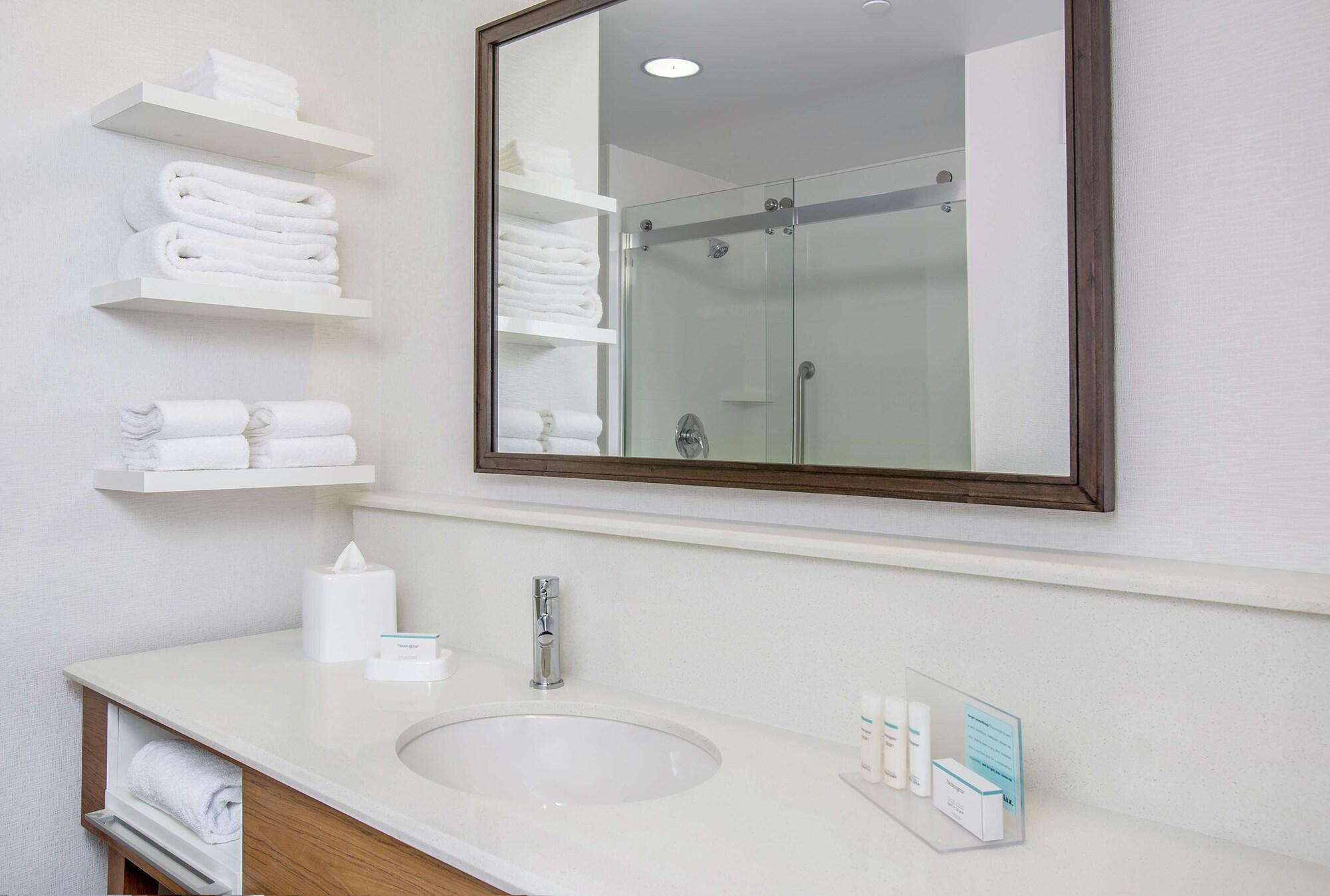Hampton Inn & Suites Oahu Kapolei - Free Parking - No Resort Fee 3* Kapolei
